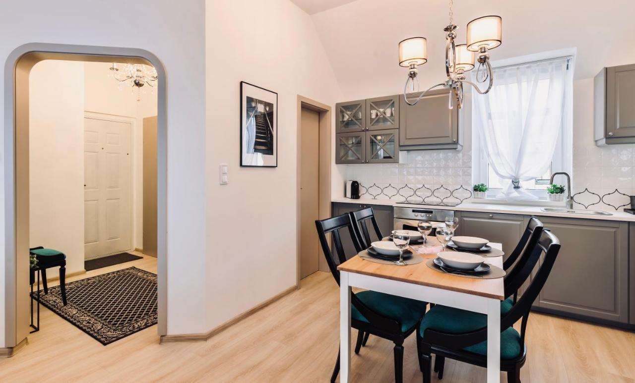 Monarchia Apartman Grand Мошонмадьяровар Экстерьер фото